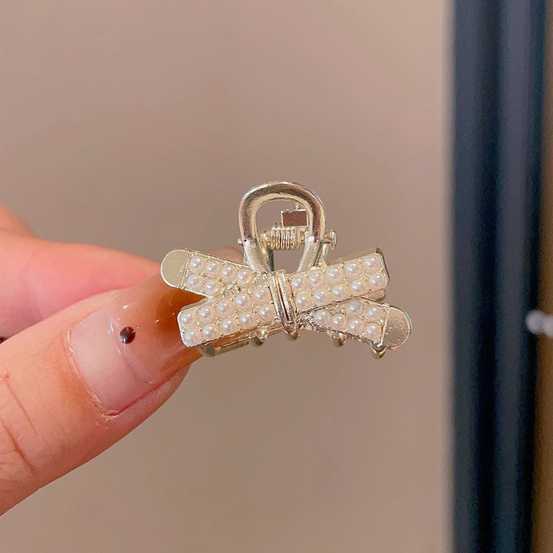 Nuevo medio lazo pelo pequeño clip simple tiburón clip accesorios para el cabello para las mujeres Pequeño clip de metal tamaño pequeño perla horquilla rota 2024