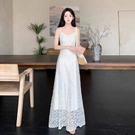 白色蕾丝吊带连衣裙子女装2025初夏季新款穿搭海边度假风收腰长裙