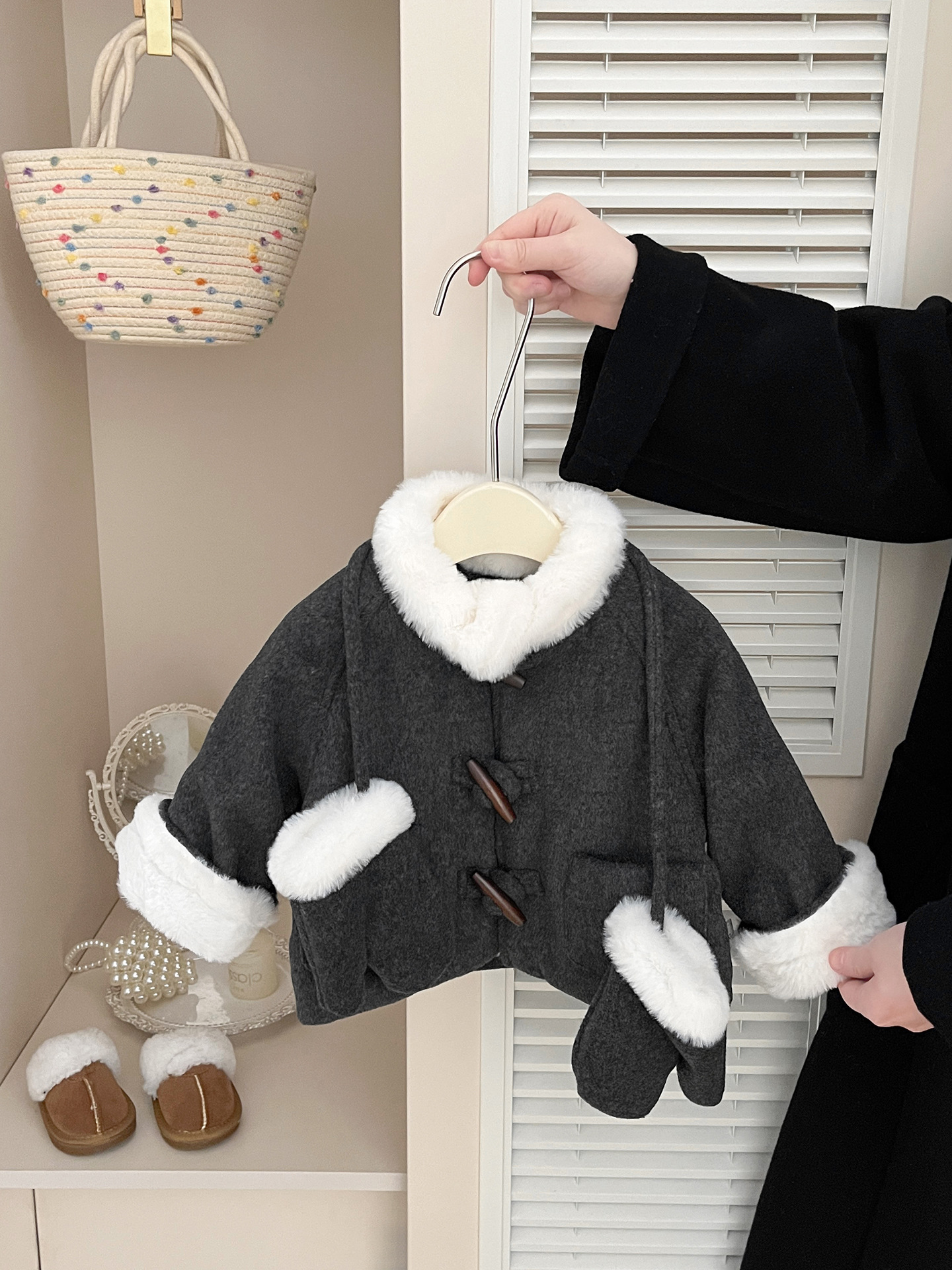 Bebé de invierno más vello grueso abrigo de cuello de lana de las niñas 2025 nuevo abrigo de lana de moda coreano estilo extranjero