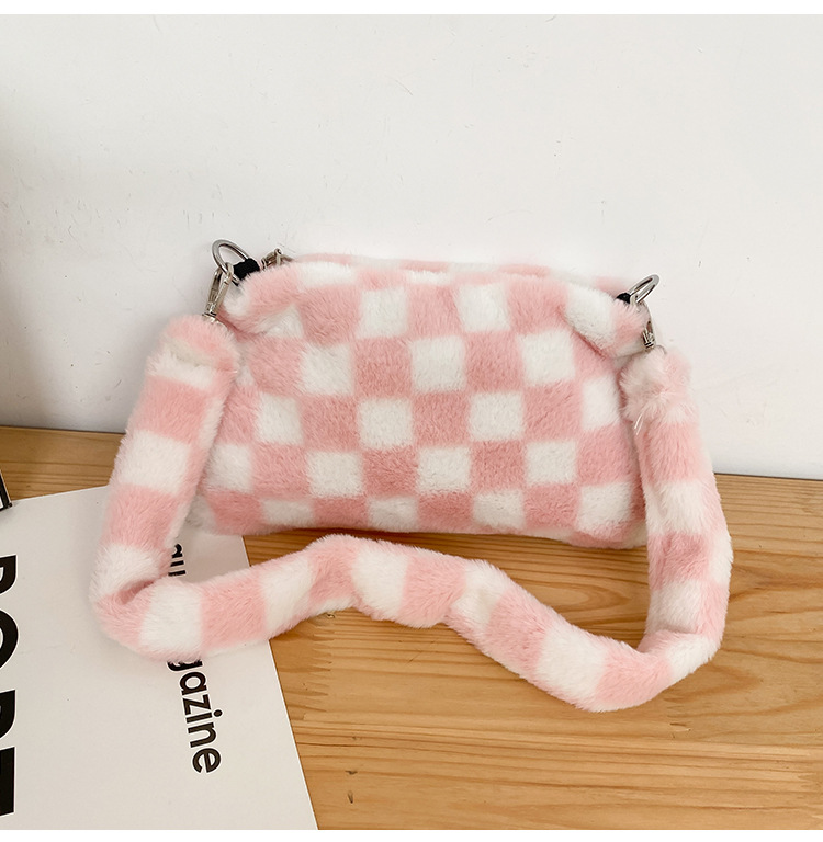 Small Plush Streetwear Square Bag display picture 10