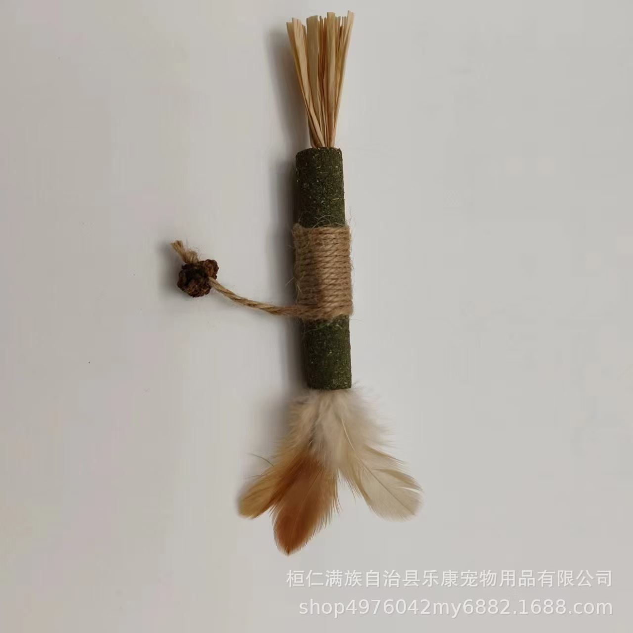 Palo de artemisa, verde, de aproximadamente 19 cm de largo y 1,6 cm de diámetro.