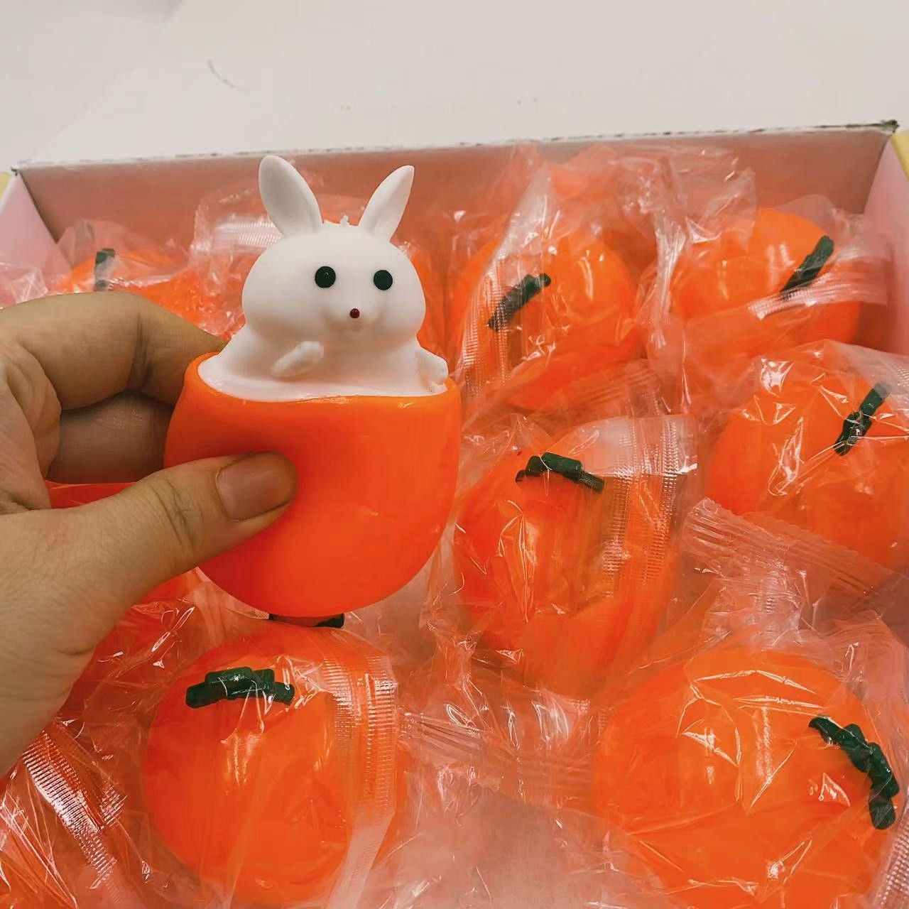 Douyin mismo estilo apretón zanahoria conejo squeeze taza Bolsillo pequeño animal descompresión juguete mano pellizcar artefacto