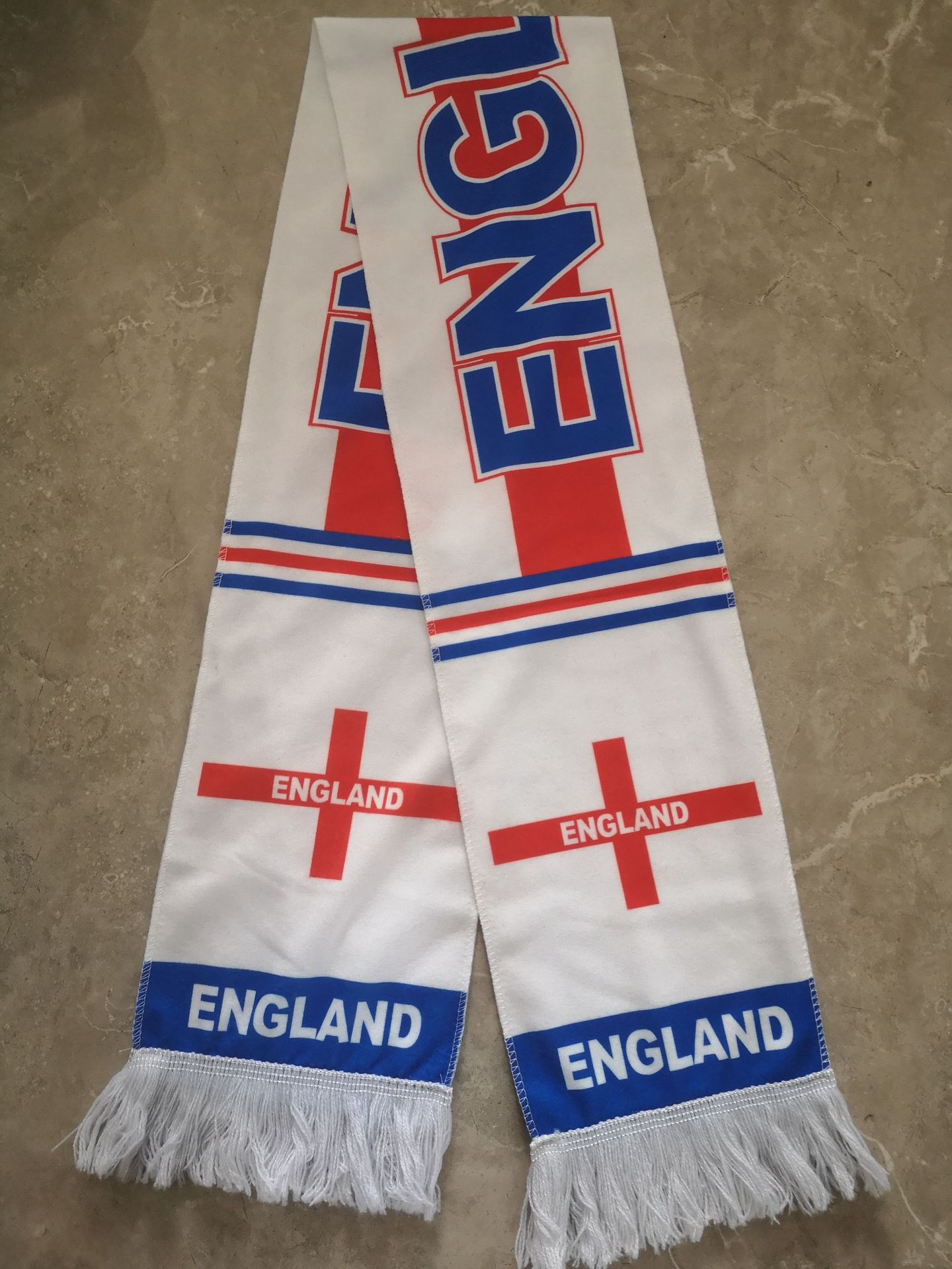 Bufandas de Terciopelo para Fanáticos de Equipos Nacionales de la Copa Mundial, Bufandas de Animación y Apoyo para Clubes de la Copa de Europa, Disponibles en Existencia