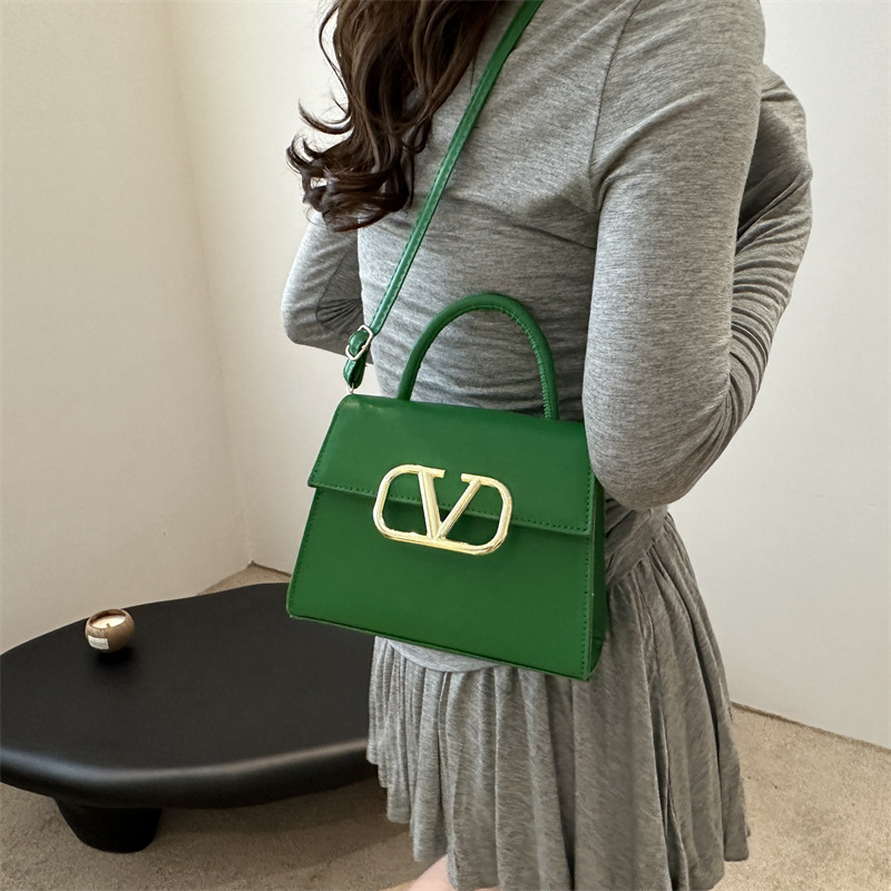 Bolso de mujer 2024 nueva primavera y verano popular nicho bolso de hombro de moda textura versátil bolso de mujer