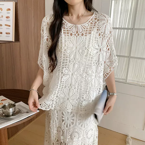French-Style Niche Hollow-Out Crochet Blouse for Women, 2026 Spring/Summer New Design, Elegant Loose-Fitting Knit Top
