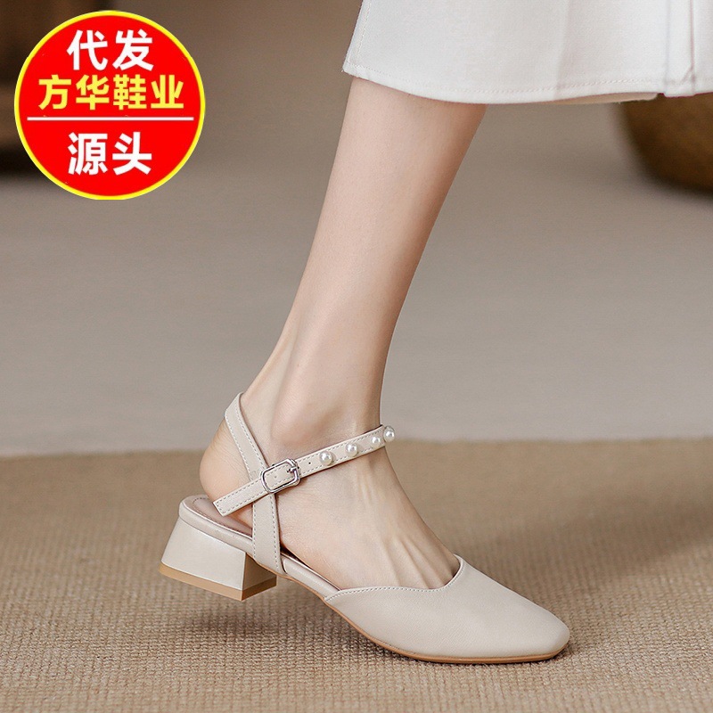 Nuevas sandalias de cabeza de perla 2026 verano versátil tacones gruesos suaves zapatos de talón medio Mary raros