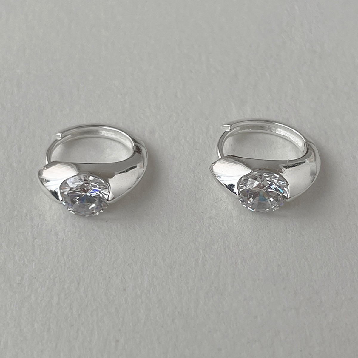 Cubic Zirconia And Pearl Stud Earrings For Everyday Elegance_voghion.com