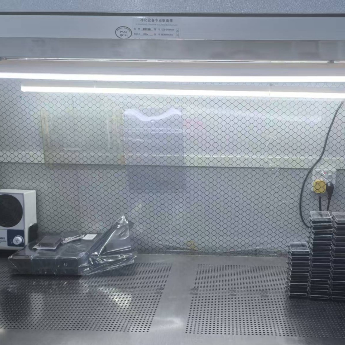 оƬ��ճ�У�оƬ������ ʵ������Ʒ�д���չʾ��Ƭ��