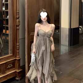 纯欲风绿色吊带连衣裙夏季辣妹不规则气质裙子超仙显瘦高腰中长裙