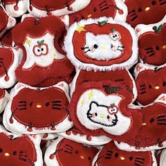 新しいクリエイティブ漫画リンゴの形 KT 人形ブローチぬいぐるみアクセサリー女の子のヘアアクセサリー文具アクセサリー