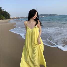 连衣裙2024夏季新款黄色沙滩吊带裙子气质时尚宽松薄款v领长裙潮