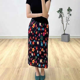 三宅褶皱半身裙女夏2025新款小众设计感花朵印花显瘦开叉裙百褶裙