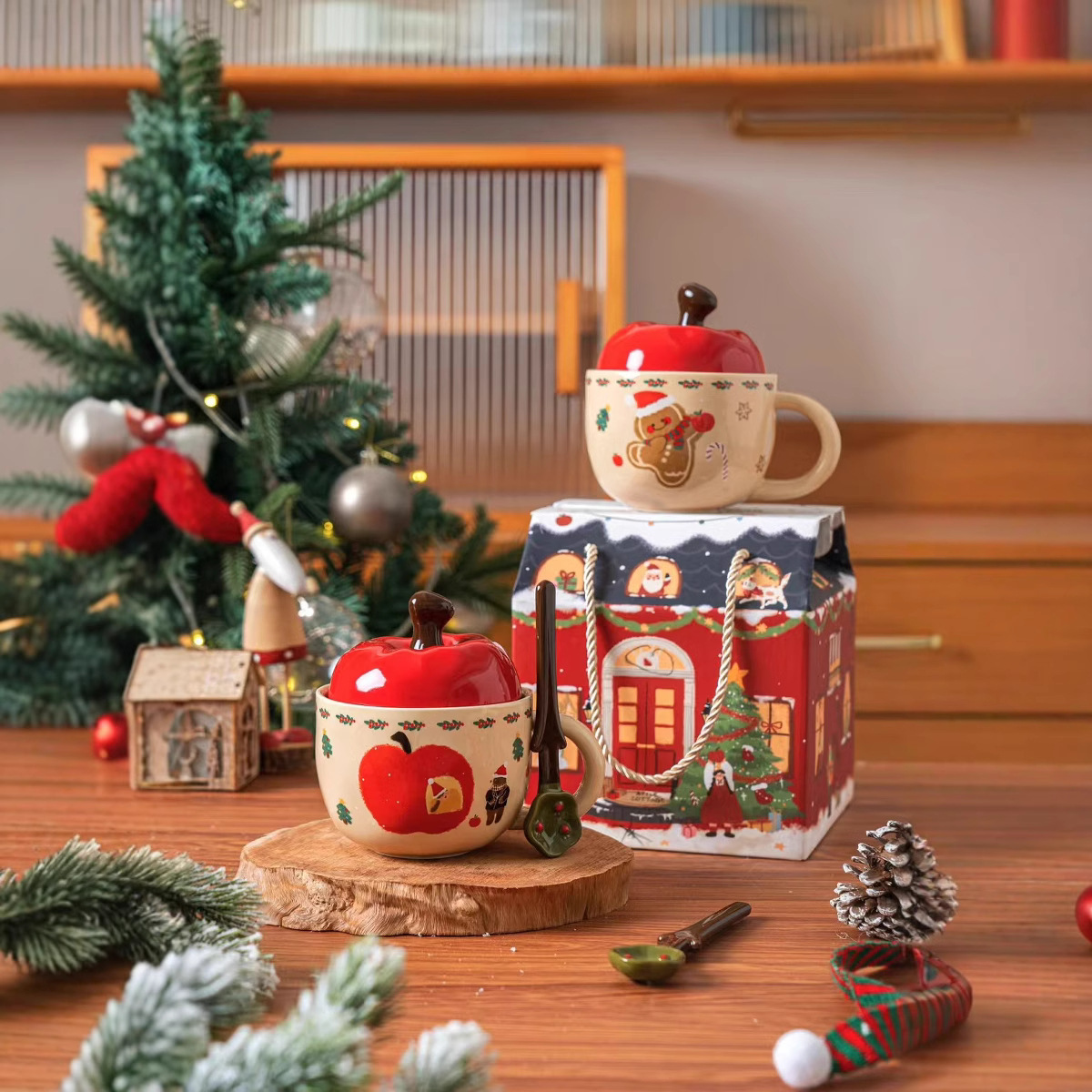 Taza con tema navideño en forma de manzana retro creativa, personalidad de cerámica, taza de café de alto valor, regalo de cuchara con tapa