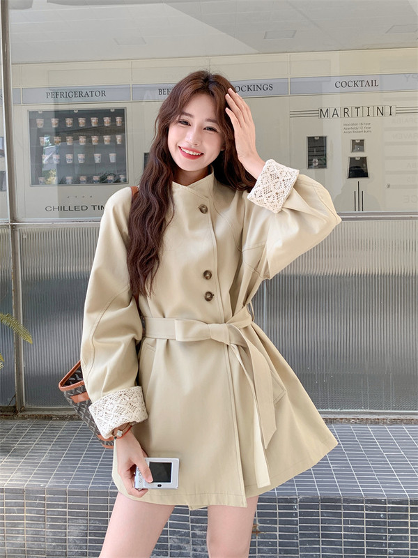 Lace Patchwork Cuffs Off-White Trench Coat for Women, Spring and Autumn 2026 New Style, Petite Waist-Cinching Design, Slimming and Very Stylish Lace Patchwork Cuffs Off-White Trench Coat for Women, Spring and Autumn 2026 New Style, Petite Waist-Cinching Design, Slimming and Very Stylish