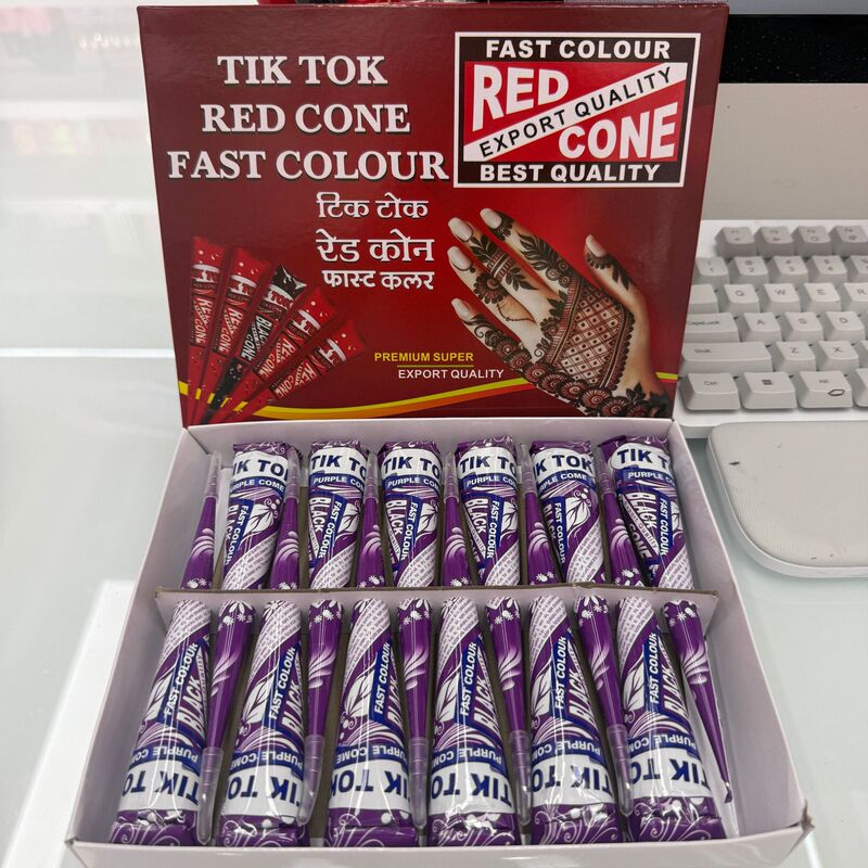 Henna paste, a cross-border Indian hand-painted paste, is a long-lasting and durable juice-based tattoo paste Henna paste, a cross-border Indian hand-painted paste, is a long-lasting and durable juice-based tattoo paste