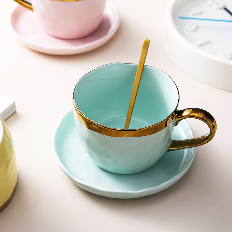 Tazas de café de lujo nordico dorado platos con cuchara estilo tazas de cerámica de té de la tarde para hombres y mujeres tazas de oficina tazas de agua