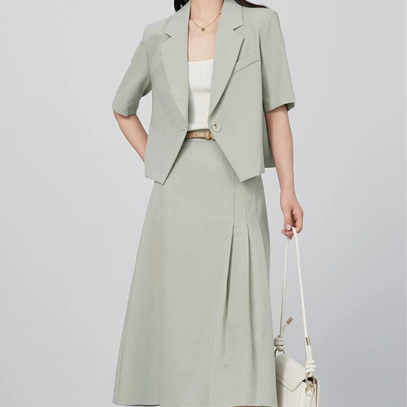 민트 그린 슈트 + 스커트