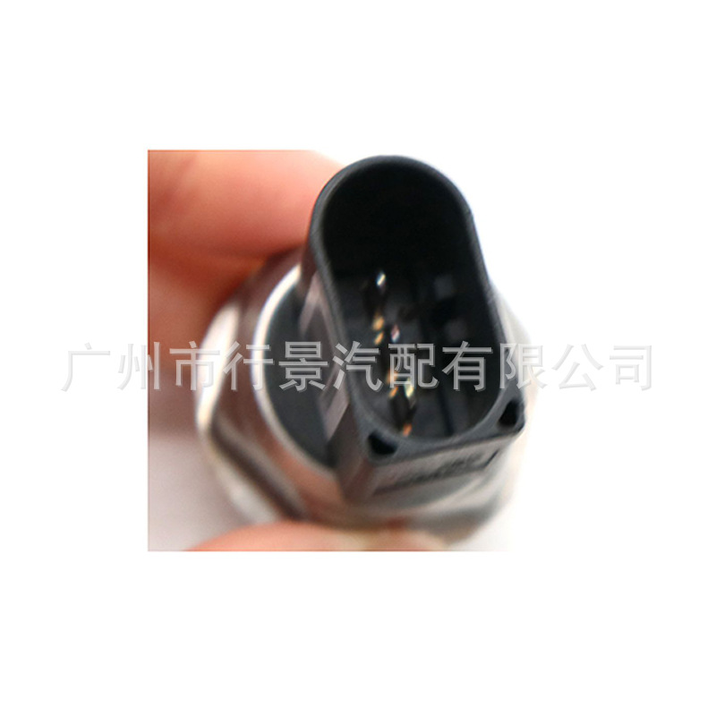 55Pp07-02 Fuel Rail Pressure Sensor Is Suitable for Kia Carnival and Mercedes-Benz Automotive Parts