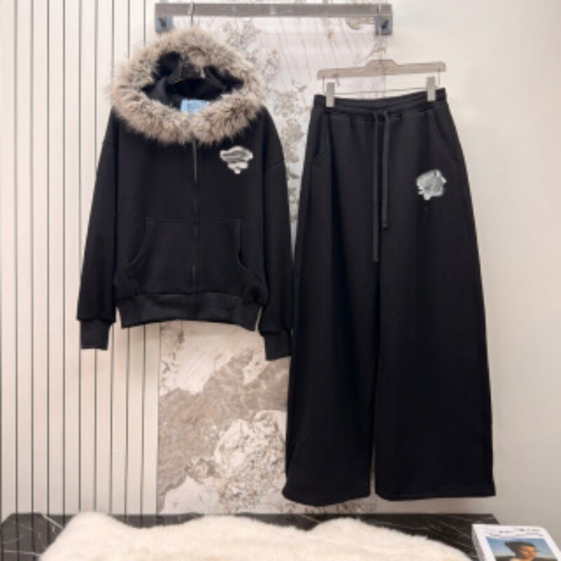 Fluffy fur-trimmed hooded jacket with 3D letter towel embroidery and a fleece-lined sweatshirt set