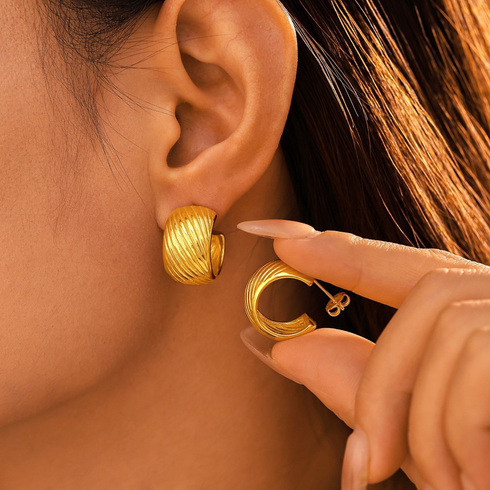 Square Sugar Fashionable C-shaped Diagonal Earrings Stainless Steel Non Allergic Daily Commuter Popular Earrings_voghion.com