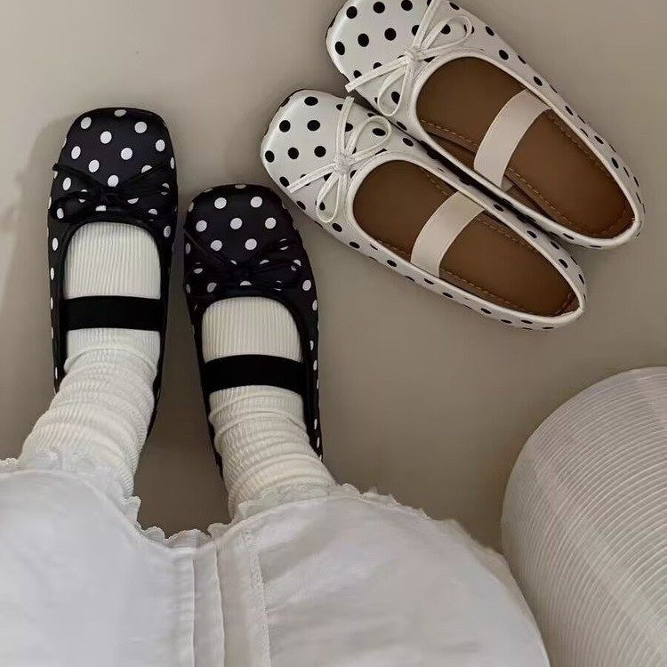Zapatos franceses de punto de onda de primavera y verano de 2026 para mujeres nuevas zapatos de estilo plano de moda universal con un zapato simple