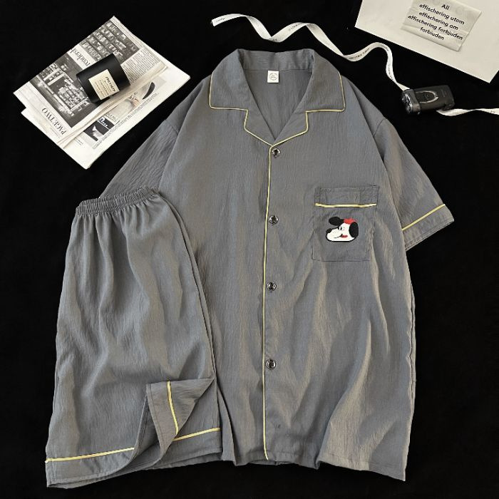 Pijamas de gasa de algodón de estilo explosivo en vivo para hombres de manga corta de verano, los estudiantes de dibujos animados casuales pueden usar trajes de servicio a domicilio