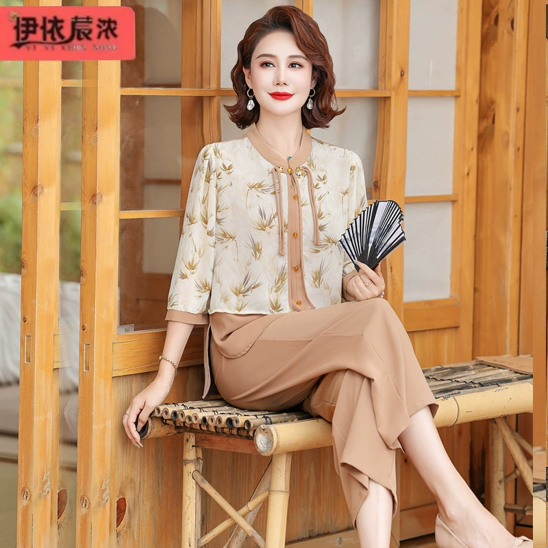 Модная мама с короткими рукавами 2024 летняя новая женская одежда среднего возраста китайская футболка с короткими рукавами набор из двух частей