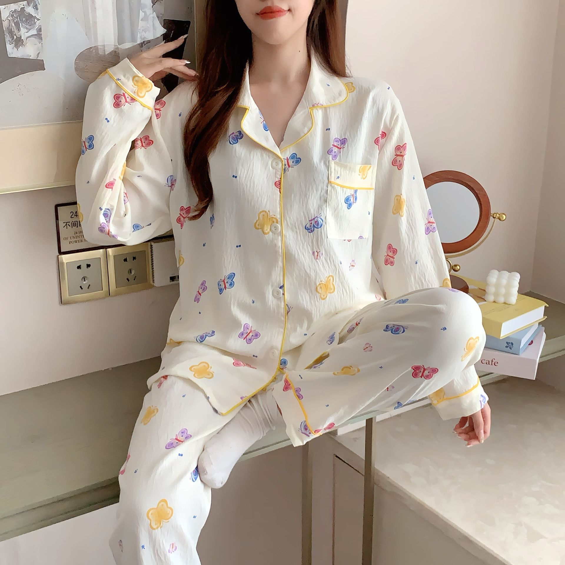 Al por mayor transfronterizo muchos nuevos lindos dibujos animados primavera y otoño pantalones de manga larga nubes de algodón 140G dulce conjunto de ropa para el hogar