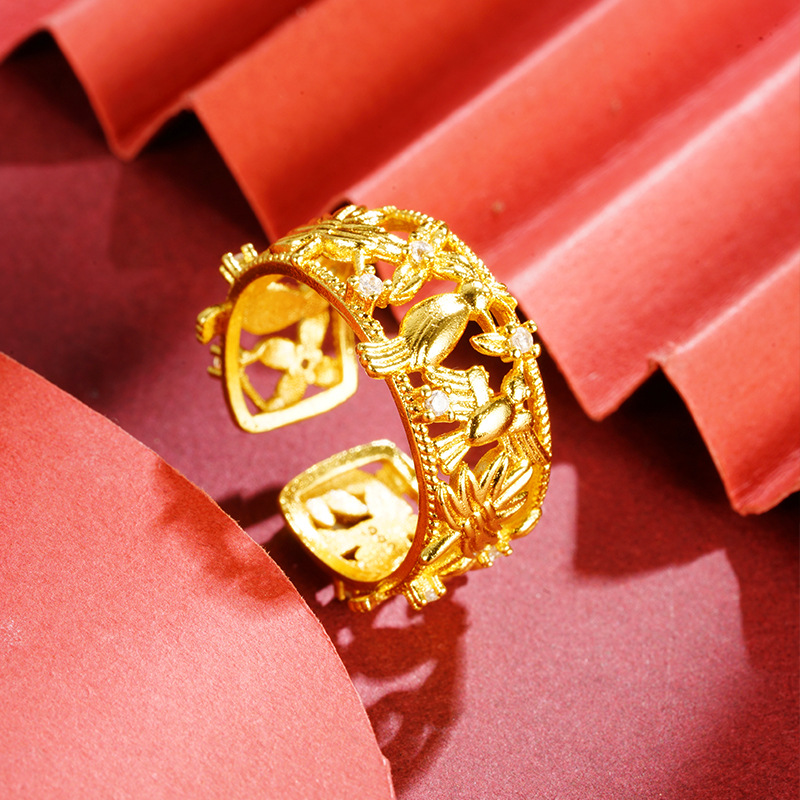 Flores y pájaros retro palacio aire hueco anillo de oro de arena lenguaje de pájaros fragancia dorada no se desvanecerá anillo femenino al por mayor