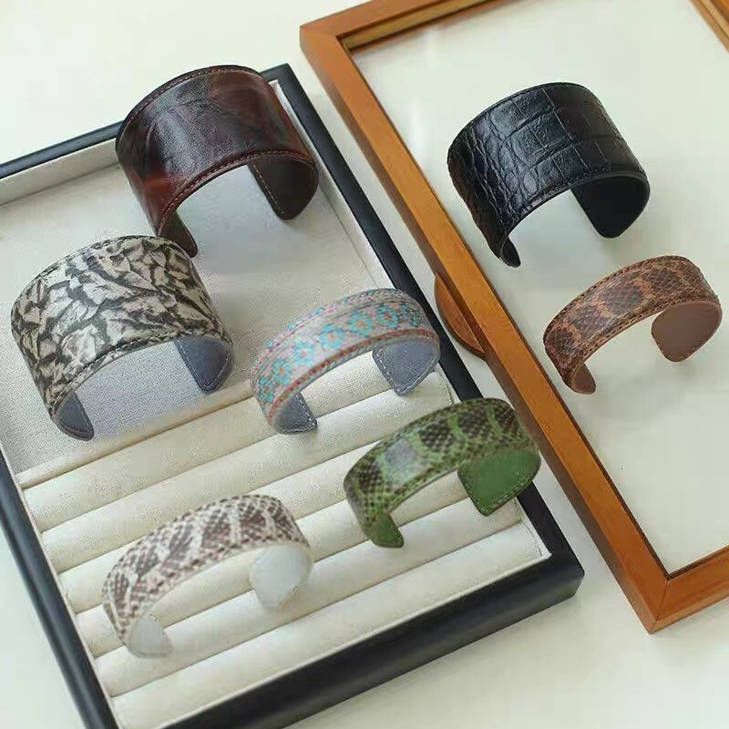 25 New Vintage Genuine Leather Bracelets, Niche Design, Simple and Versatile Jewelry, Fashionable and Unique, Light Luxury Open Bracelet