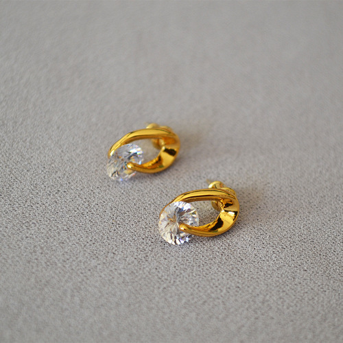 Japanese and Korean fashion, simple, exquisite, compact, personality, shining zircon temperament, 925 silver needle earrings, daily commuting