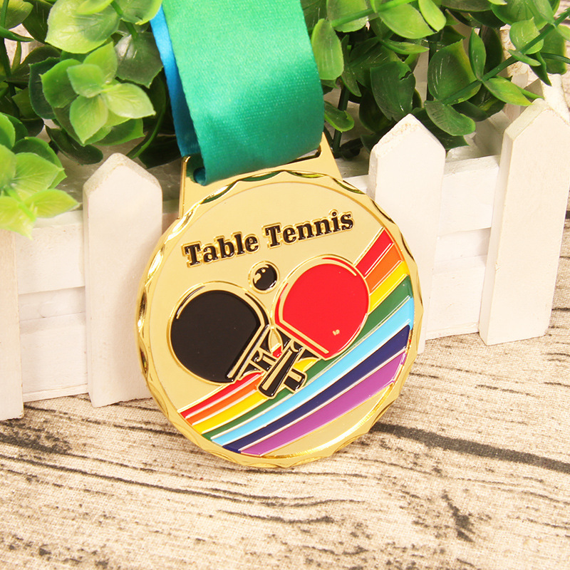 Medallas deportivas universales arcoíris al por mayor, medallas para maratón, voleibol, fútbol, medallas colgantes, medallas de bronce metálico, chapadas en oro.