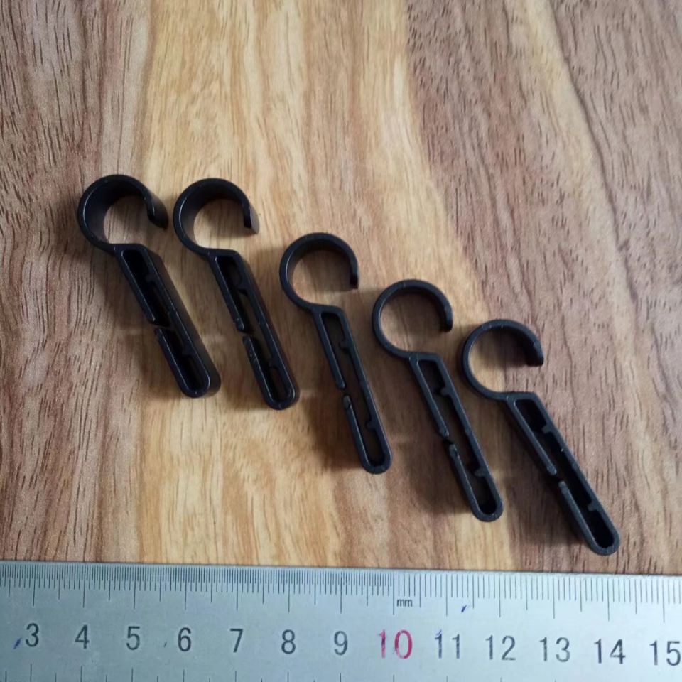 Producción y suministro profesional al por mayor de varias especificaciones del cuerpo, casco de seguridad con hebilla de gancho de plástico, lámpara de minero con hebilla de gancho fija