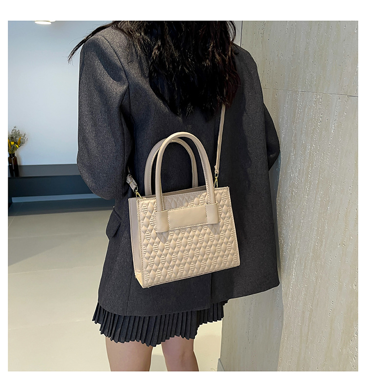 Leisure for women 2024 new item, niche simple diamond grid handbag, fashionable and popular single shoulder crossbody_voghion.com