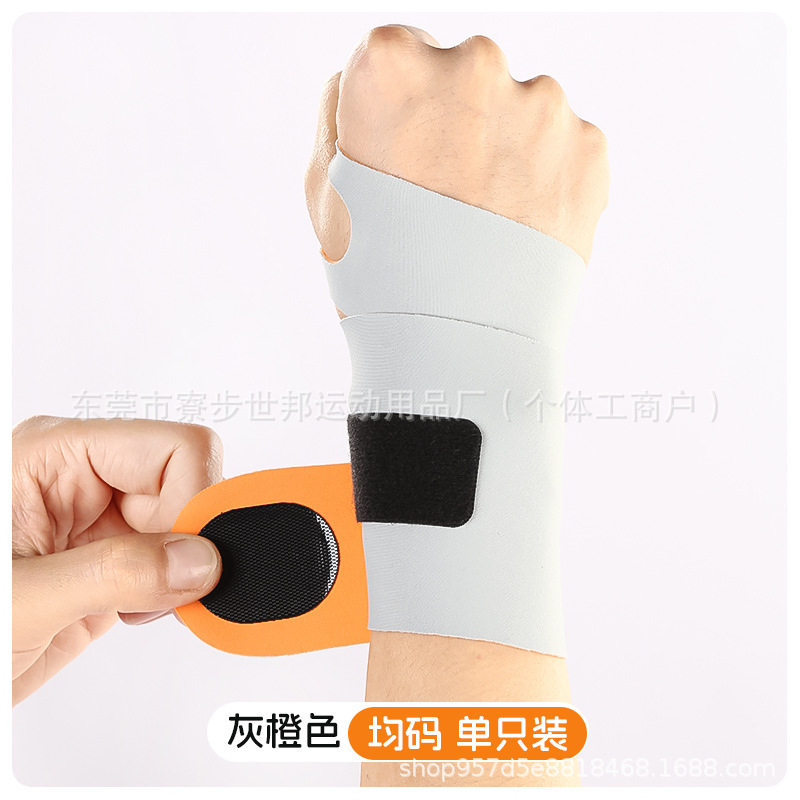 運動腕の腕の関節の疲労は捻挫します。|undefined