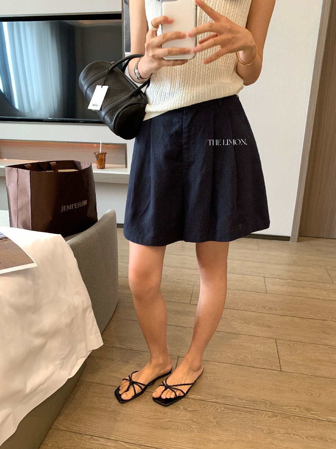 Quần short nữ cạp cao chất liệu tencel linen phối sợi, dáng suông rộng, tôn dáng, phong cách old money — màu sắc, Màu cà phê, màu trắng, Xanh da trờicolor chi tiết 18