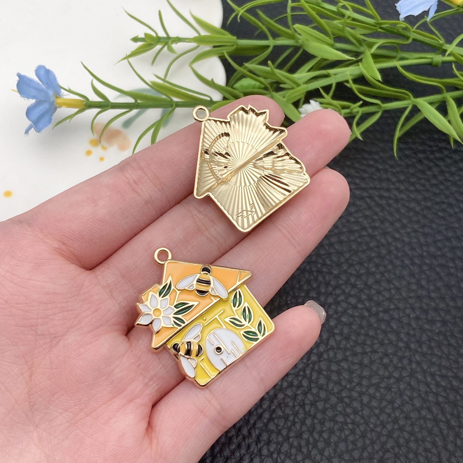 21161-XP-滴油黄色锌合金蜜蜂花房30x27mm-3.