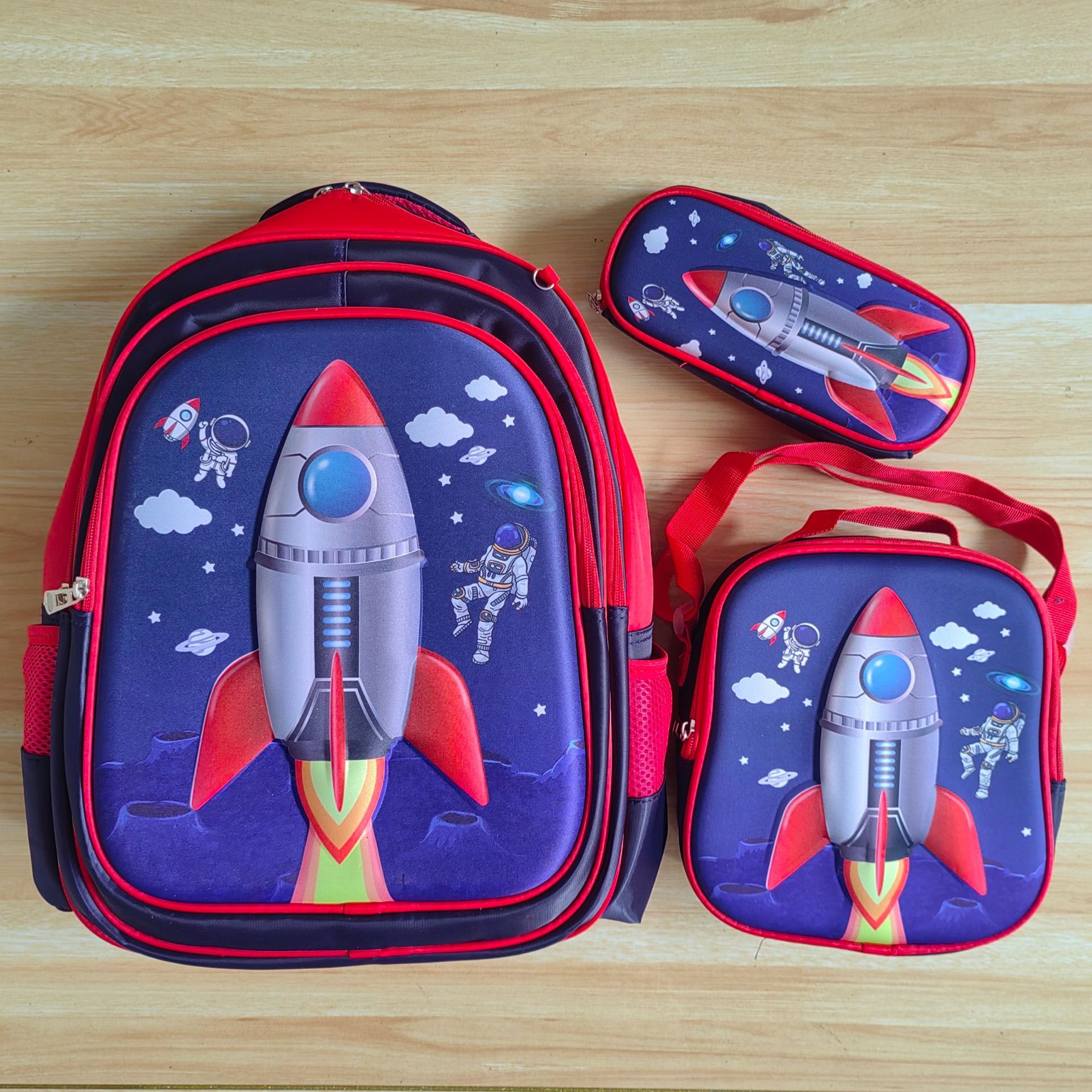 Comercio exterior al por mayor 3D Escuela Primaria estudiante mochila 3-piece set niños dibujos animados mochila lápiz bolsa de almuerzo para grado 1-6