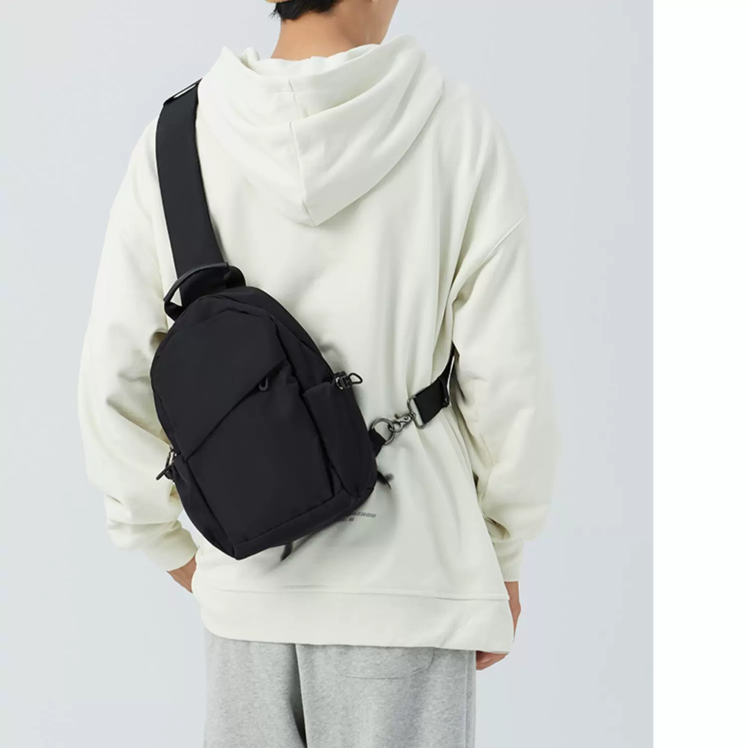 2023年新款潮流斜挎包男简约单肩包多功能小包男士胸包运动休闲风