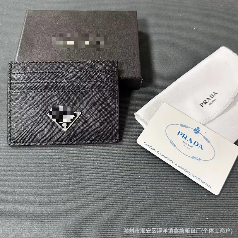 Paquete de tarjetas Juego de tarjetas 7 modelos de tarjeta P fabricante spot al por mayor marca de moda patrón de cruz estándar triangular gran marca cuero suave alto