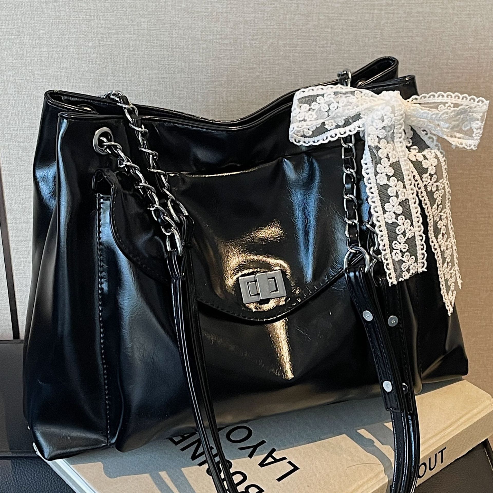 Large Textured Handbag For Women, Versatile Commuter Shoulder Bag_voghion.com