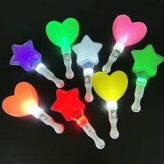 短い五芒星の愛の閃光棒の夜光棒の蛍光棒の卸売りの発光棒は小さい贈り物を押して発光して露店を出します。