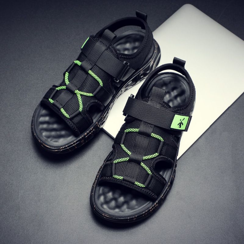 샌들 남자의 여름 야외 착용 2023 새로운 두꺼운 유일한 비치 신발 스포츠 캐주얼 유행 야외 남성 슬리퍼