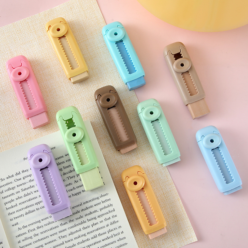 押し引き式の小学生の消しゴムは芯を取り替えることができます。|undefined
