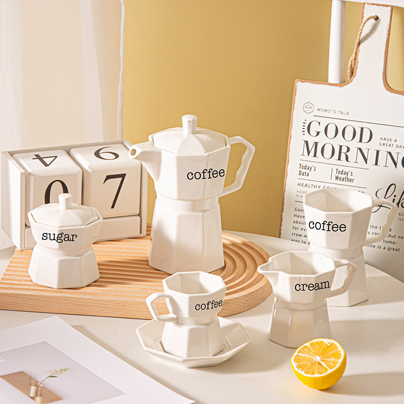 Traje de taza de café de cerámica de estilo europeo Luz de lujo de alto aspecto hogar tarde juego de té taza platillo tetera olla de leche Aparato de café