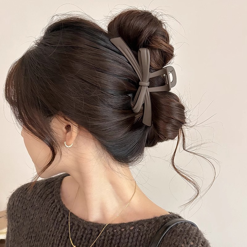 韓国のアクリルのヘアピンの女性の後頭部のヘアクリップの頭飾りネットの赤い真珠のクリップの気質の愛のサメのクリップ