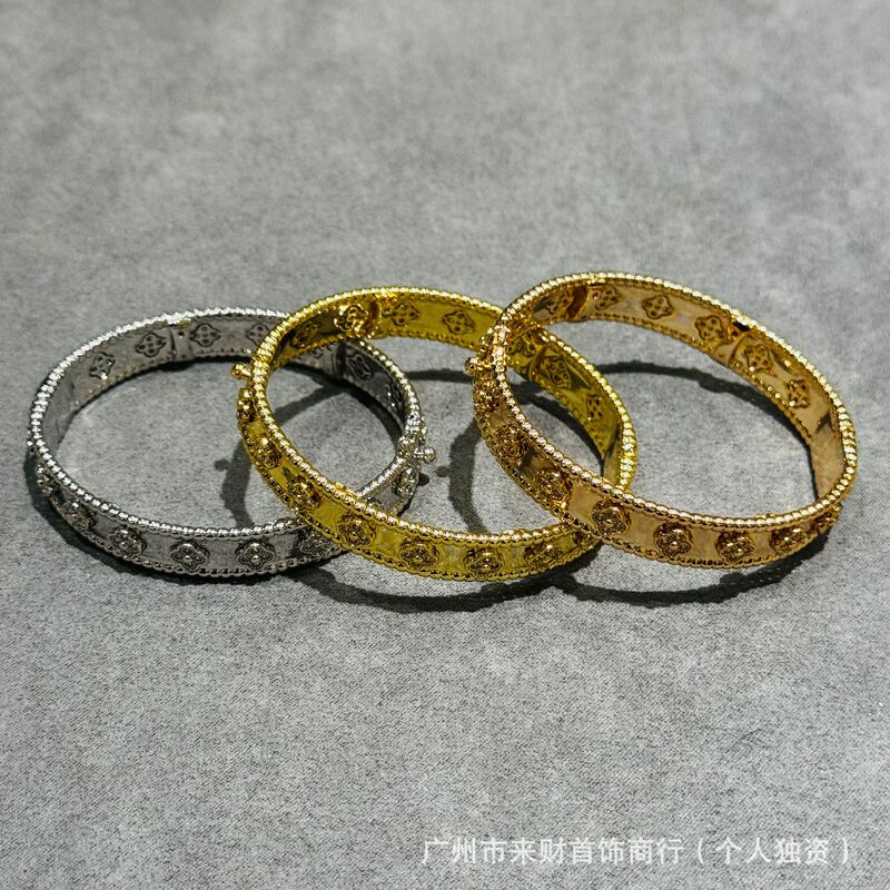 High-End Version of Fanjia Four-Leaf Clover Kaleidoscope Wide Bracelet for Women Full Diamond Four-Leaf Clover Bracelet Wide Version Bracelet Fashion High-End Version of Fanjia Four-Leaf Clover Kaleidoscope Wide Bracelet for Women Full Diamond Four-Leaf Clover Bracelet Wide Version Bracelet Fashion