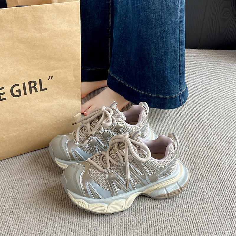 여성을위한 메쉬 통기성 아빠 신발 2025 여름 새로운 다목적 대형 두꺼운 밑창 경량 러닝 캐주얼 스포츠 신발