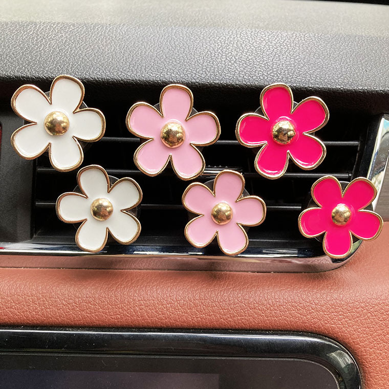 アクセサリーのペンダントの爆発的な自動車の吹出口のアロマクリップ合金のデイジーの花の車内の羽口の装飾品のアロマクリップ|undefined