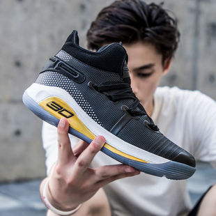�@��Ь�иߎ͎���Curry5��ѥ����С�W��������Ƥ���ˮ��ͯ�\��Ь
